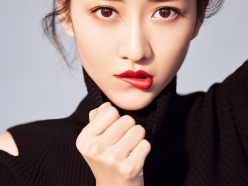 头纱下的烛光女孩蕾丝透视长裙妩媚勾人