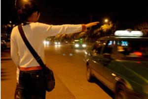 清明节出租车夜班司机遭遇美女打车
