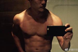 黄轩晒电影拍摄期旧照 胸肌腹肌统统在线