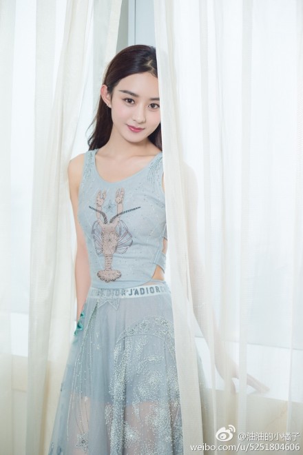 同是龙虾裙，为何刘亦菲穿就是仙赵丽颖就是俗