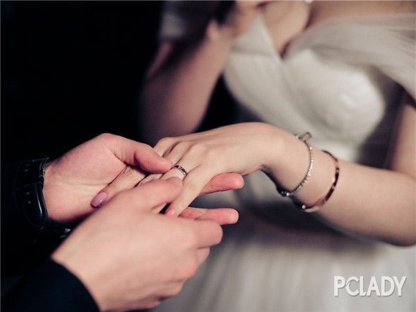 娶了23岁少妻她却拿我当提款机