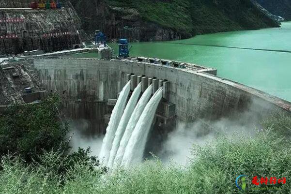 中国十大水利枢纽，中国最大排榜首，第三被誉为小千岛湖