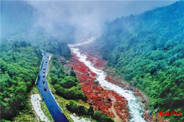 成都旅游必去的网红景点 宽窄巷子景观独特锦里历史建筑多