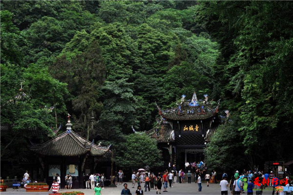 成都旅游必去的网红景点 宽窄巷子景观独特锦里历史建筑多