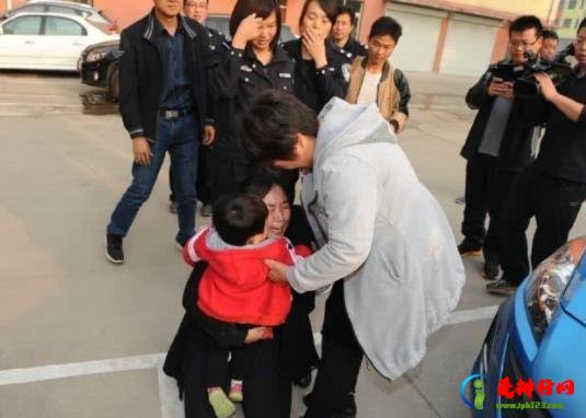 “人贩子”手段再次升级 若妈妈碰上这3种人 记得带孩子离远一点