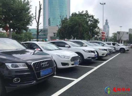 有人乱停车可以叫交警拖车吗?车停路边被拖走了怎么处理 有人乱停车可以叫交警拖车吗?车停路边被拖走