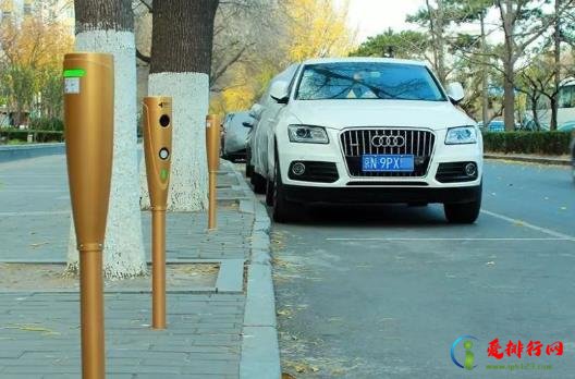 叫拖车拖别人的车谁付钱?有人乱停车可以叫交警拖车吗 叫拖车拖别人的车谁付钱?有人乱停车可以叫交