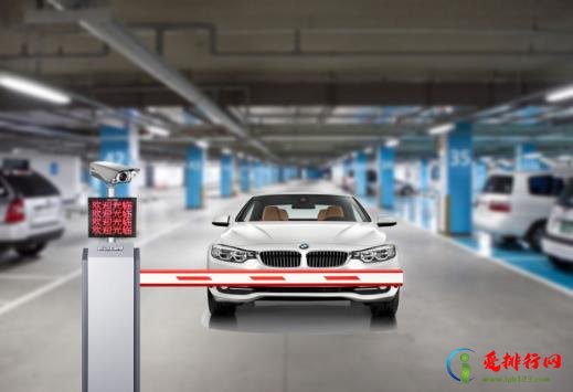 叫拖车拖别人的车谁付钱?有人乱停车可以叫交警拖车吗 叫拖车拖别人的车谁付钱?有人乱停车可以叫交