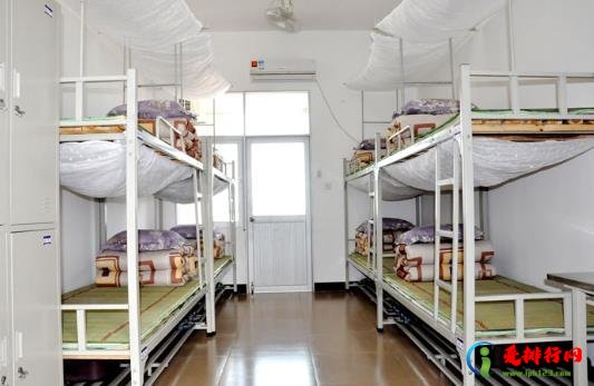 宿舍选择床位应该注意什么?宿舍上铺好还是下铺好? 宿舍选择床位应该注意什么?宿舍上铺好还是下