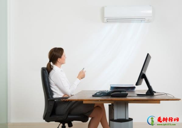 开空调窗户留缝费电吗?空调怎么排放空气 开空调窗户留缝费电吗?空调怎么排放空气