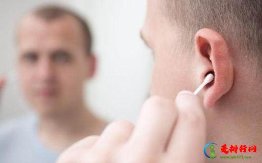 耳屎湿黄是怎么回事 耳屎是湿的有狐臭吗 耳屎湿黄是怎么回事 耳屎是湿的有狐臭吗
