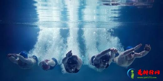 蛙泳瘦大腿还是粗大腿呢 蛙泳和自由泳哪个锻炼效果好 蛙泳瘦大腿还是粗大腿呢 蛙泳和自由泳哪个锻炼