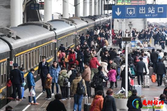2022年春运高峰期是哪几天？2022年春节预售高铁票是多久？